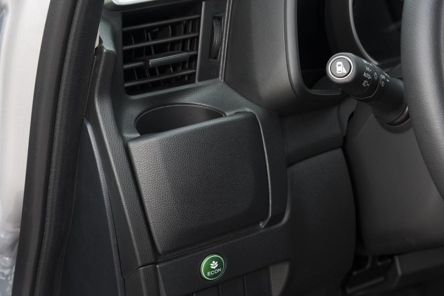 Детали интерьера Honda Fit 2017 года  (NA) (фото 32 из 50)